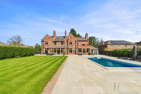 Chester Road, Cheshire CW10 6 bed detached house for sale
