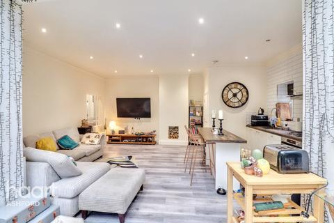 Sandgate Hill, Folkestone 3 bed maisonette for sale