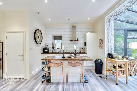 Sandgate Hill, Folkestone 3 bed maisonette for sale
