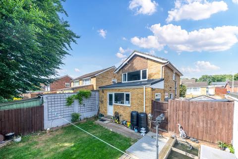 Stirling Gardens, Newmarket CB8 3 bed detached house for sale
