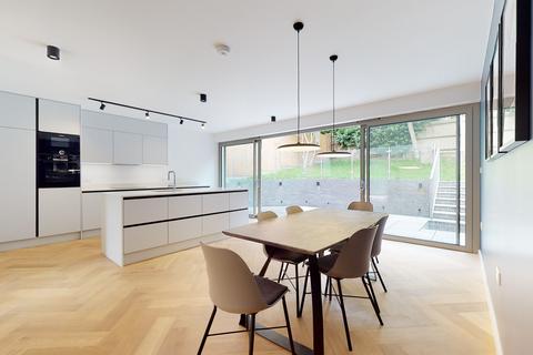 St. Andrews Avenue, Wembley HA0 5 bed detached house for sale