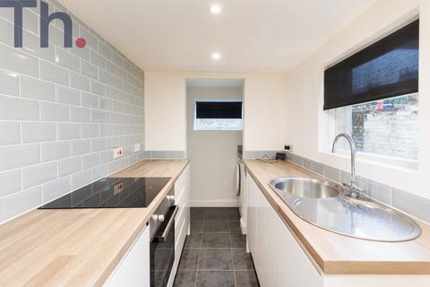 Newport PO30 2 bed terraced house for sale