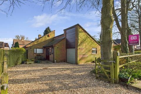 Stokenchurch, High Wycombe HP14 3 bed detached bungalow for sale