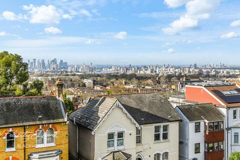5 bedroom semi-detached house for sale