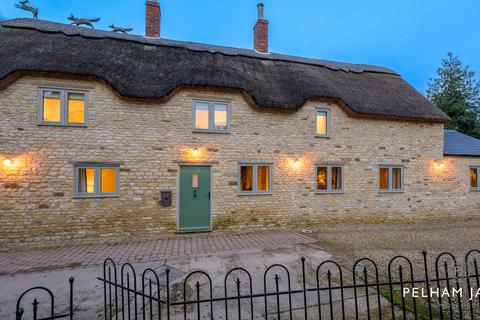 Main Street, Cottesmore, LE15 3 bed cottage for sale