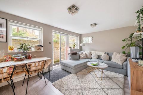 Sutherland Avenue, London 2 bed flat for sale