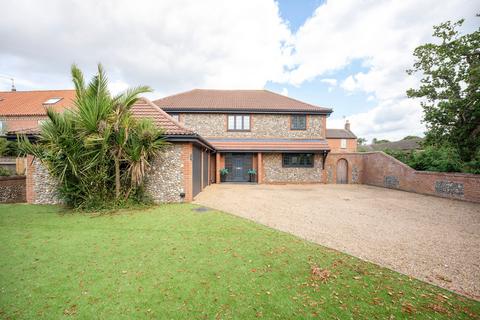 Yarmouth Road, Hemsby 4 bed detached house for sale