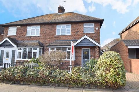 Canterbury Drive, Grimsby DN34 3 bed semi