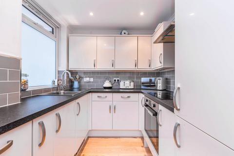 Crouch End Hill, Crouch End, London, N8 1 bed flat for sale