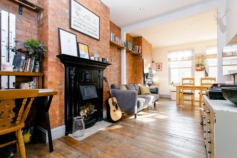 Roman Road, Bow 1 bed apartment for sale