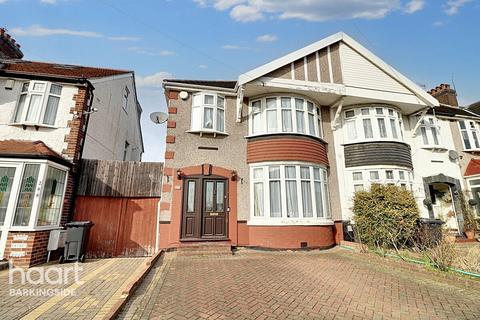 Stradbroke Grove, Clayhall 3 bed end of terrace house for sale