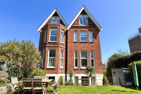 Meads Road, Eastbourne 3 bed flat for sale
