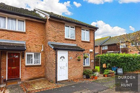 Laing Close, Hainault, IG6 1 bed apartment for sale