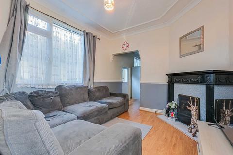 Lifstan Way, Southend On Sea, SS1 2 bed semi