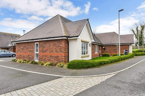 Farnham Road, Liss GU33 2 bed detached bungalow for sale
