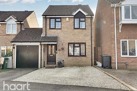 Claverley Green, Luton 3 bed detached house for sale