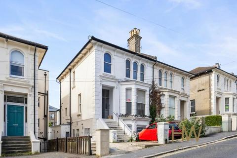 Old Shoreham Road, Brighton, BN1 5DQ 2 bed apartment for sale