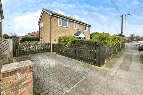 Wood Street, West Yorkshire WF5 3 bed detached house for sale