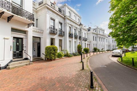 Park Crescent, Worthing 2 bed flat for sale