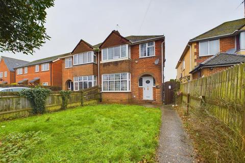 Buckingham Road, Aylesbury HP19 4 bed semi