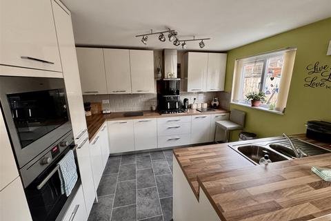 Clos Maes Rhedyn, Gorslas, Llanelli 4 bed detached house for sale
