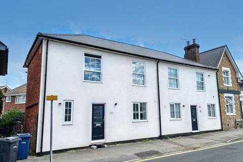 Freeholders, Farncombe GU7 1 bed maisonette for sale