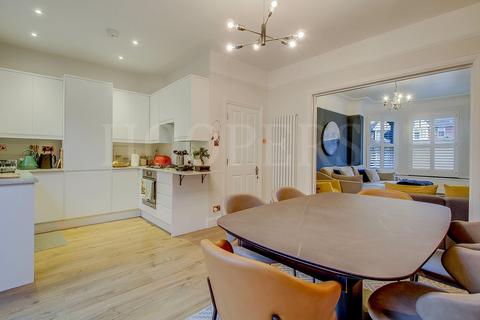 London, NW10 4 bed terraced house for sale
