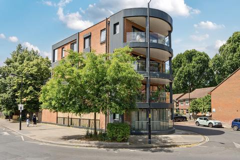 Rotherhithe New Road, London, SE16 2 bed flat for sale