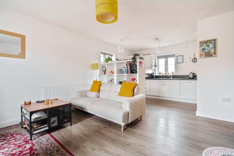 Whitlock Avenue, Berkshire RG40 2 bed apartment for sale
