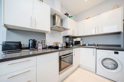 Alexandra Park Road, London N10 2 bed flat for sale