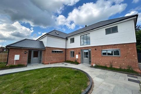 Beacon Oak Road, Tenterden TN30 4 bed semi