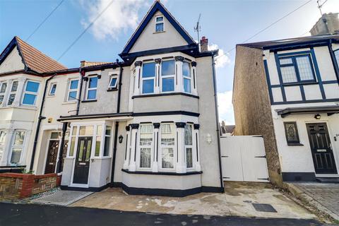 8 bedroom semi-detached house for sale