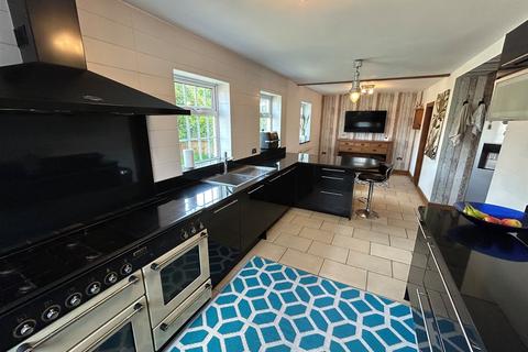 Lower Rainham Road, Rainham... 4 bed detached house for sale