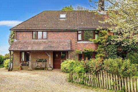 Cansiron Lane, East Grinstead RH19 4 bed semi