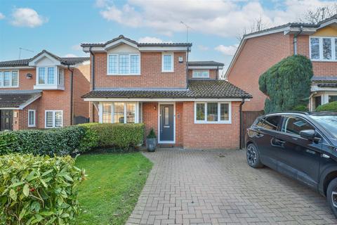Wendover Gardens, Brentwood 3 bed detached house for sale