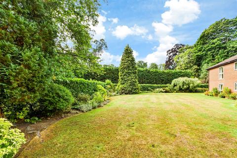 Knowle Lane, Cranleigh, Surrey 2 bed apartment for sale