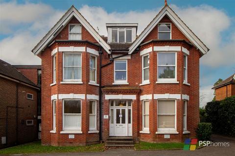 Hazelgrove Road, Haywards Heath 1 bed flat for sale