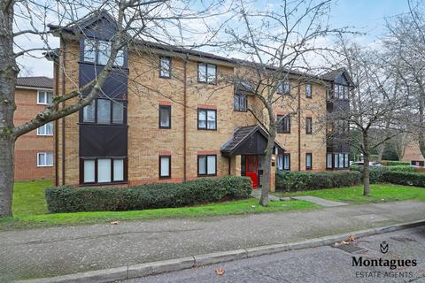 Woodland Grove, Epping, CM16 2 bed apartment for sale