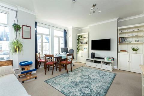 Munster Road, Fulham, SW6 3 bed flat for sale
