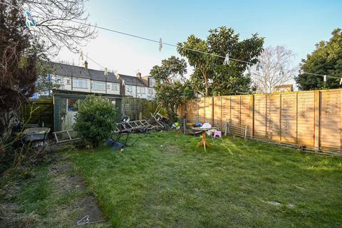 Colton Gardens, Tottenham, London, N17 2 bed bungalow for sale