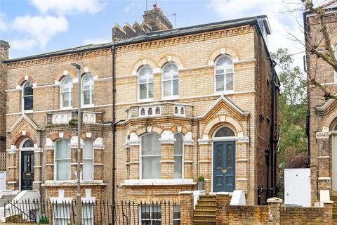 Disraeli Road, Putney, London, SW15 2 bed apartment for sale