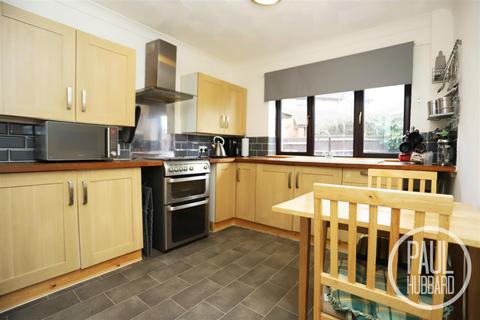 Akethorpe Way, Lowestoft, NR32 4 bed detached bungalow for sale