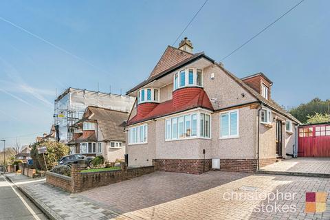 Treewall Gardens, Bromley, Kent, BR1 5BT 4 bed semi