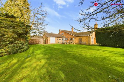 Mill End Close, Huntingdon PE28 4 bed detached house for sale