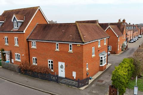 Prince Rupert Drive, Aylesbury... 3 bed semi