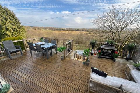 Everest Road, Hyde SK14 3 bed semi