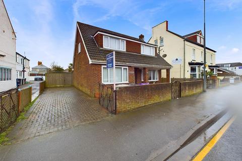 Victoria Road, Mablethorpe LN12 4 bed detached bungalow for sale