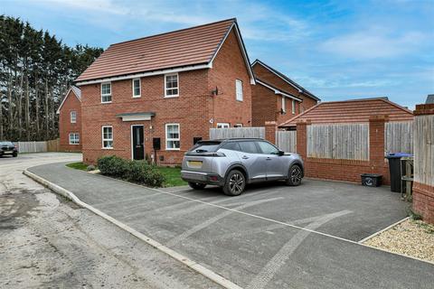 Angelica Avenue, Melksham SN12 3 bed detached house for sale