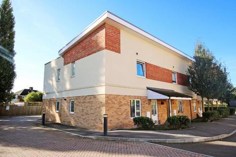 THORNTON CLOSE, LEATHERHEAD KT22 1 bed semi