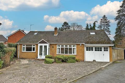 Woodlawn Grove, Kingswinford, DY6 4 bed bungalow for sale